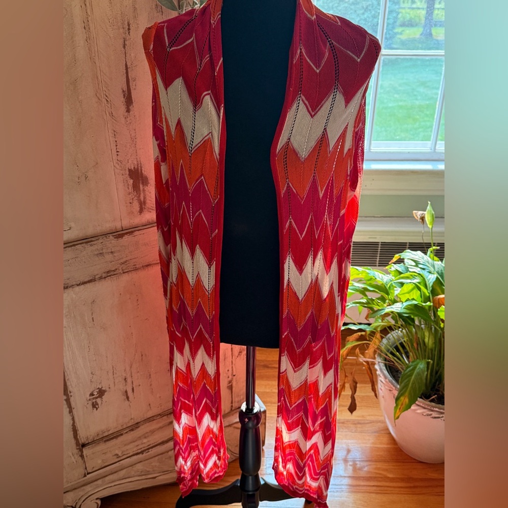 BCBG Max Azria Silk Blend Chevon print open cardigan/wrap. Size Small. Y2K